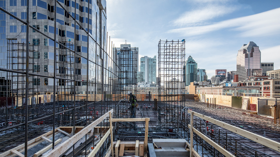 Le 455 René-Lévesque sous le soleil du printemps